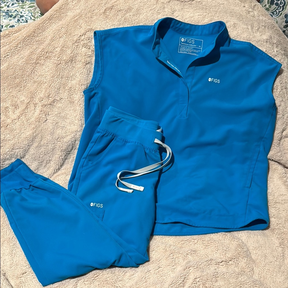 FIGS Extreme Blue Women’s scrub set